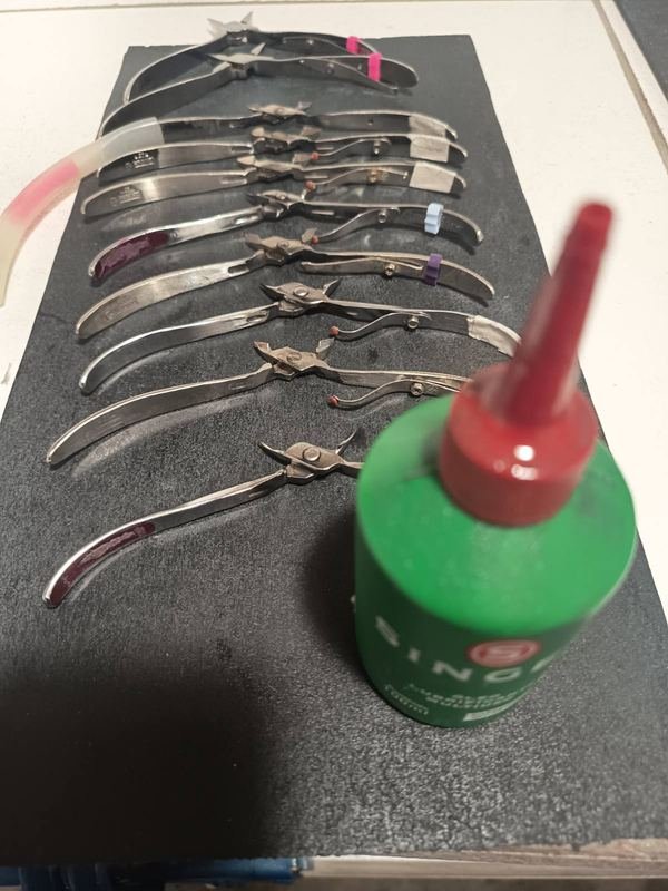Alicates de unha alinhados para acabamento